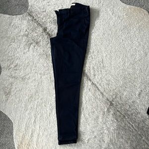 Women’s Gap 1969 easy legging. Dark Blue/Black wash.